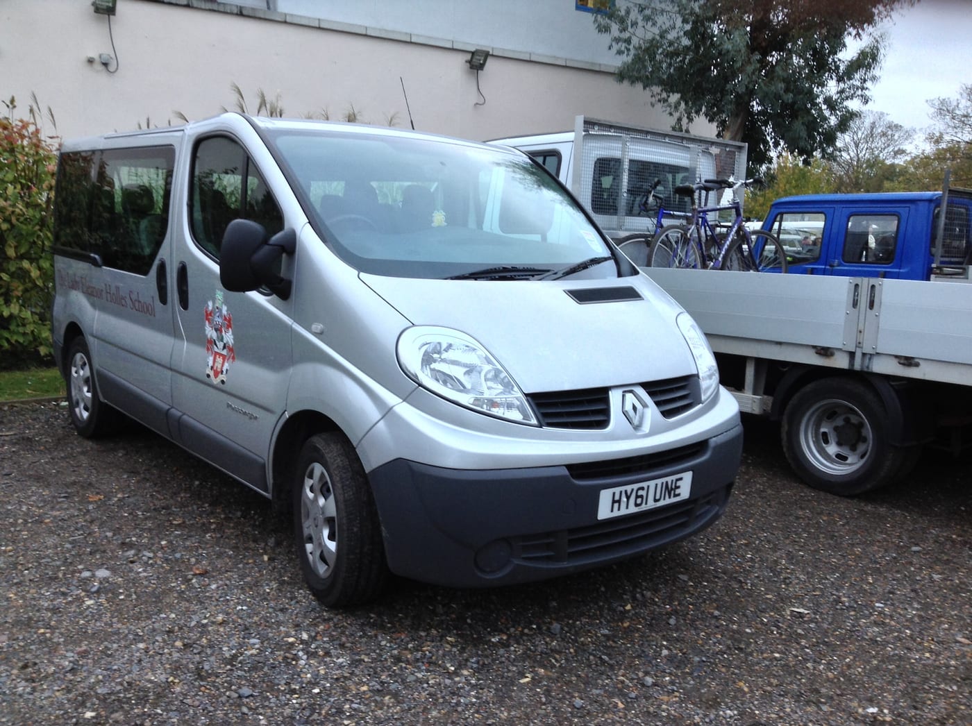 Renault Trafic 9-seater minibus for small-group travel in the UK